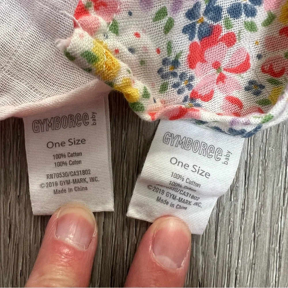 GYMBOREE 2PC MUSLIN COTTON BANDANA BIBS